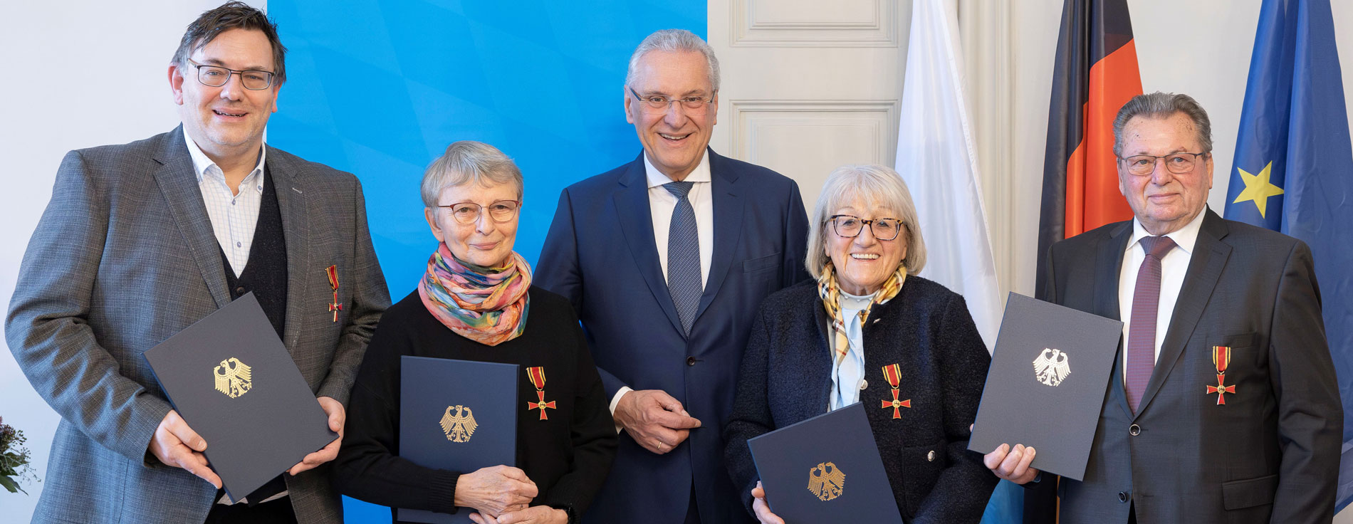 Innenminister Joachim Herrmann mit (v.l.) Michael Voss, Brigitte Richter, Hannelore Henke und Klaus Hähnlein Innenminister Joachim Herrmann mit Geehrten