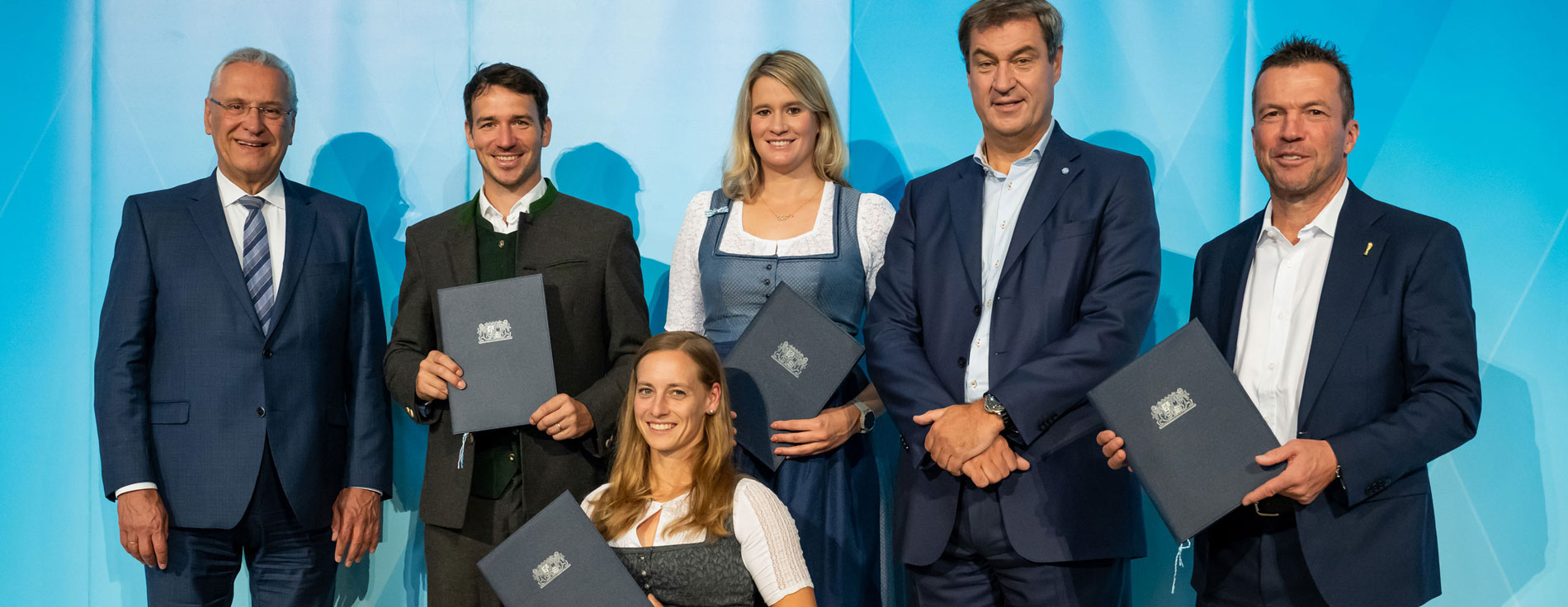 Ernennung der Bayerischen Botschafter des Sports Gruppenfoto: Söder und Herrmann mit Botschaftern