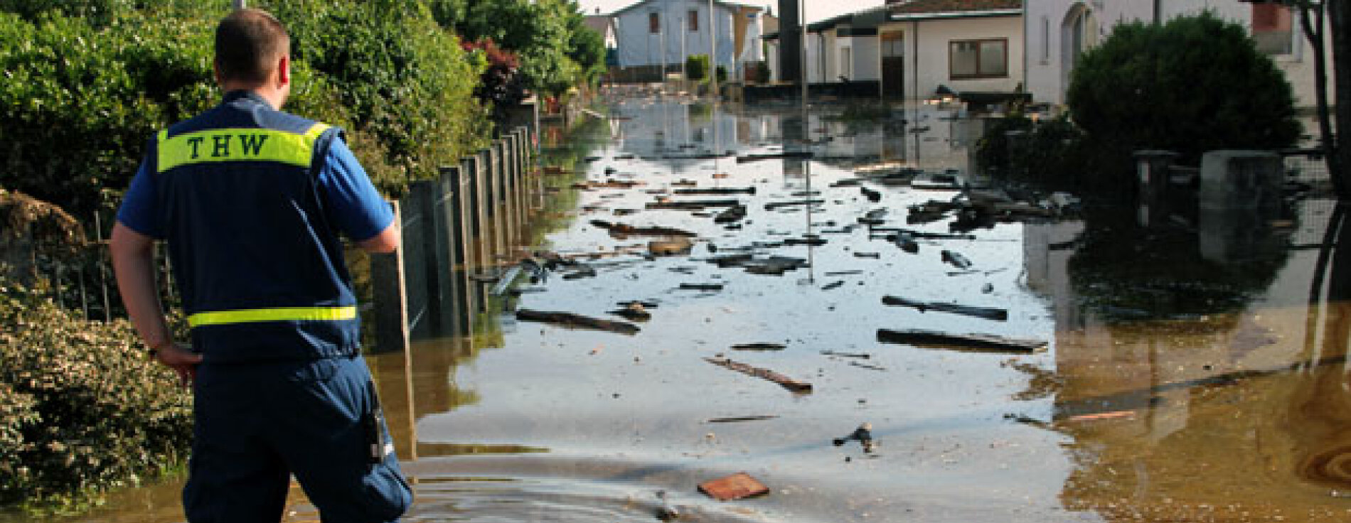 THW-Helfer während eines Hochwassers THW-Helfer während eines Hochwassers